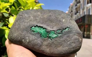 翡翠原石怎么辨别阳绿水头翡翠原石怎么辨别阳绿水头和阴绿头