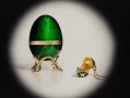 经典情怀之作! Fabergé 推出2件“007”合作系列黄金彩蛋