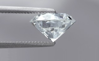 钻石怎么看真假如何看钻石的真假
