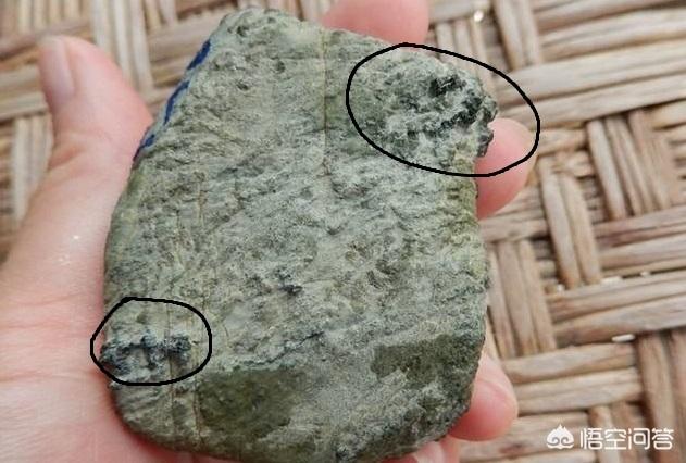 翡翠原石“脱砂与水翻砂”是种怎样的存在，它们的价值又是如何？-第2张图片-翡翠网
