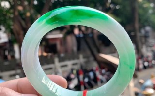 翡翠手镯糯化好还是细糯好看,翡翠手镯糯化好还是细糯好