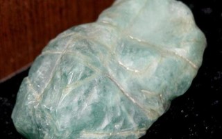 翡翠原石打灯绿色,白皮翡翠原石打灯