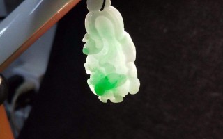 关于翡翠白菜吊坠价格行情的信息