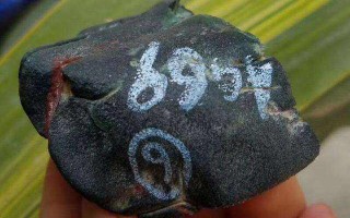 翡翠原石有纹裂能看到吗好吗翡翠原石有纹裂能看到吗