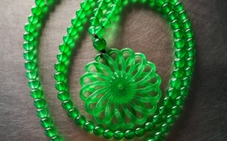 翡翠是玉吗?翡翠与玉哪个好,天然玉翡翠批发价格