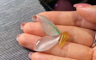 请各位大神，师傅帮我看看这个翡翠手镯价格种水怎么样？谢谢？