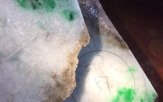 好的翡翠原石莫安基翡翠原石切割图片