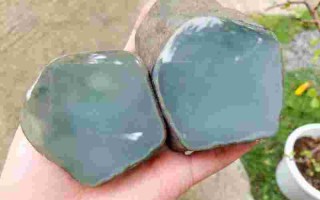 一块翡翠原石多少钱,翡翠注胶和没注胶对比