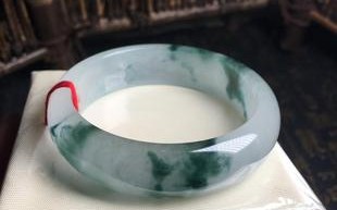 飘死蓝花翡翠手镯照片冰种飘蓝花手镯多少钱