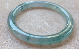 包含冰糯翡翠手镯视频的词条