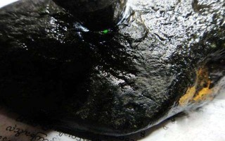 黑乌沙翡翠怎么样,翡翠原石黑乌沙知识