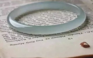 翡翠洗澡的时候需要摘下来吗翡翠手镯洗澡要摘下来吗