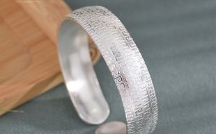 百岁坊翡翠手镯价格百岁坊翡翠手镯价格表