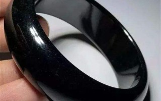 带红和黑色的翡翠手镯,带红和黑色的翡翠手镯哪个好