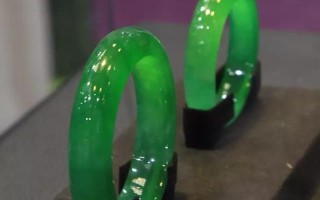 翡翠手镯有纹能不能买,欧洲翡翠手镯