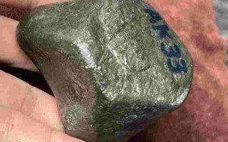 翡翠原石什么样,翡翠原石什么样叫冰种