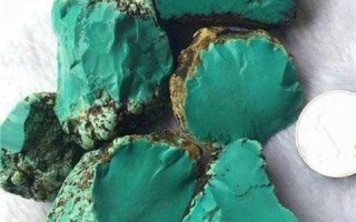 请问大家玉石和水晶是怎么分类的，比如翡翠属于玉石，紫水晶属于水晶，那南红绿松青金石呢？