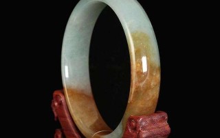 翡翠手镯带点黄翡带黄翡的翡翠手镯