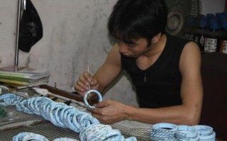 翡翠手镯怎么打胚子,翡翠手镯打灯不透