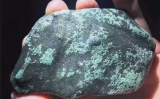 翡翠的油性越大越好,翡翠原石起油