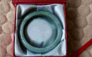 翡翠手镯内侧小坑,翡翠手镯表面有小坑洼