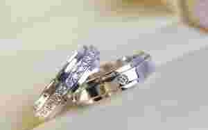 中间钻石会转动的戒指中间钻石会转动的戒指叫什么