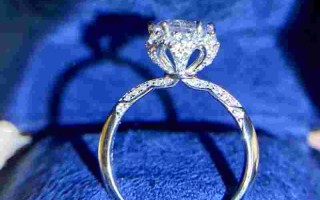 莫桑钻石的火彩是什么颜色的,莫桑钻石的火彩