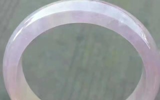 什么年龄带翡翠手镯适合？什么样的翡翠和年龄段有分吗？