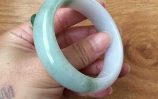 关于翡翠玉镯回收价格的信息