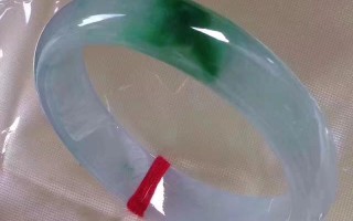 如何判断一个翡翠原石切出后的涨与夸？