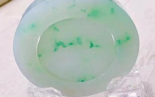 翡翠色根是啥翡翠手镯飘绿花