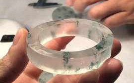 满裂翡翠原石手镯,翡翠手镯好多裂痕