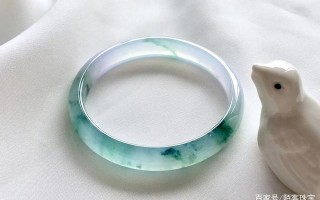 翡翠手镯越戴越浑浊玉手镯为什么戴后变黑