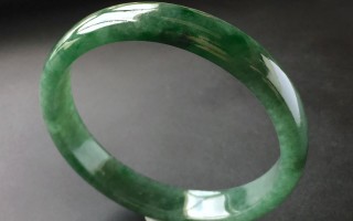 极品油青翡翠图片豆种油青翡翠手镯价格