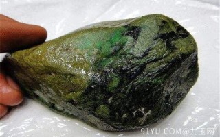 翡翠原石雾怎么看翡翠原石有雾好还是没有雾好