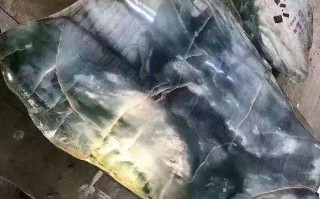 翡翠原石一刀切开视频的简单介绍