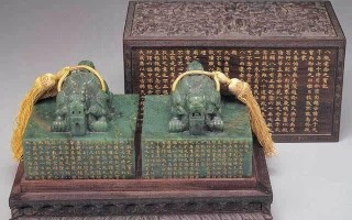 和田碧玉手镯中有黑点的能达到收藏级别吗？