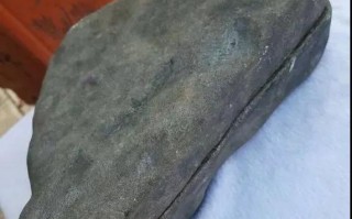 什么皮壳的翡翠原石出好货,皮壳看翡翠原石