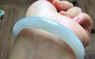 贵妃手镯缺点,翡翠贵妃镯的优缺点