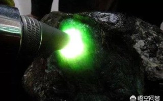 你喜欢翡翠吗？怎么看待赌石？