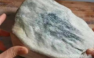 木那翡翠原石打灯什么效果好木那翡翠原石有色必进的吗