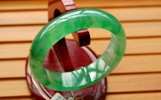 翡翠镯子去哪里买合适翡翠手镯如何挑选