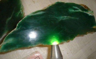 帝王绿翡翠原石报价帝王绿翡翠图片原石