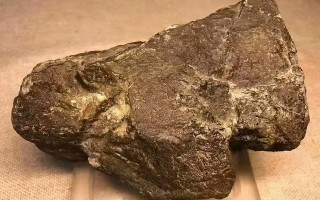 高冰晴底翡翠原石切开,高冰翡翠原石皮壳图解