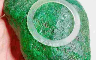 翡翠原石的价格是多少钱一克,翡翠原石的价格是多少