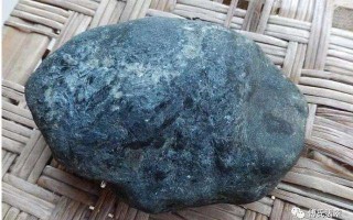 男子花85万买的翡翠原石男子花85万买的翡翠原石多少钱