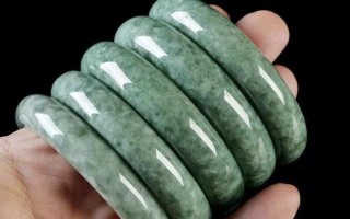 满豆绿翡翠知识,豆绿翡翠手镯价格是多少