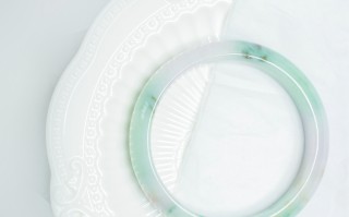 飘花翡翠知识玻璃种飘花翡翠