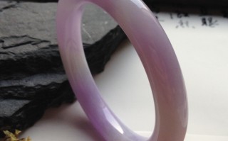 翡翠手镯不圆,怎么分辨真假翡翠手镯