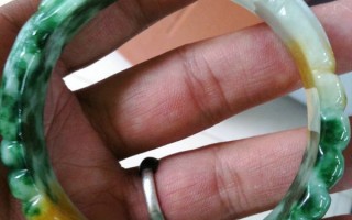 关于老坑黄翡翠手镯价格的信息